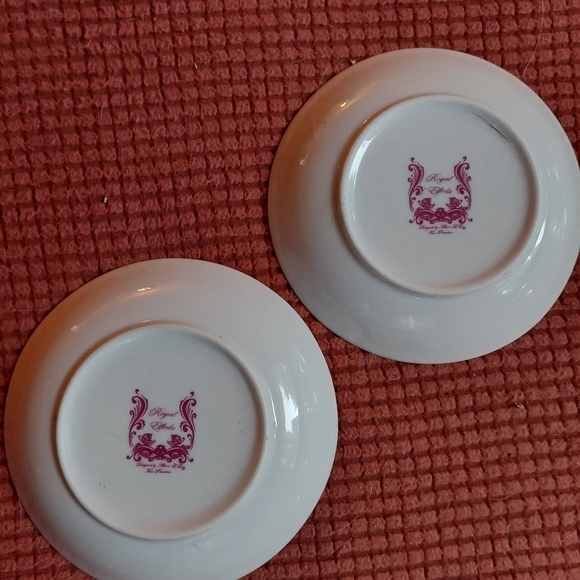 Vintage* Royal Elfreda (2) Asymmetrical Teacup & Saucer Sets - Picture 6 of 7